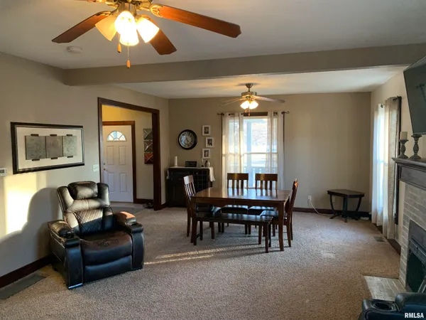 $179,000 | 412 West Broadway, Monmouth, IL 61462