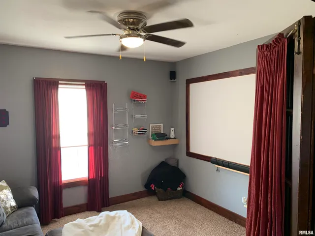 $185,000 | 412 West Broadway, Monmouth, IL 61462