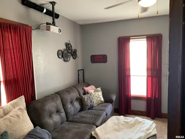 $179,000 | 412 West Broadway, Monmouth, IL 61462