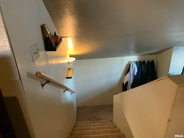 $179,000 | 412 West Broadway, Monmouth, IL 61462