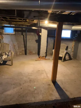 $179,000 | 412 West Broadway, Monmouth, IL 61462