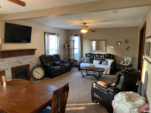 $179,000 | 412 West Broadway, Monmouth, IL 61462