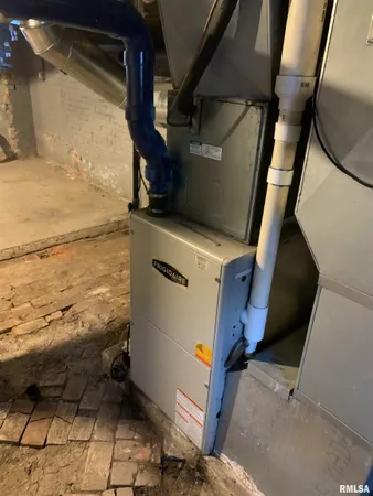 $179,000 | 412 West Broadway, Monmouth, IL 61462