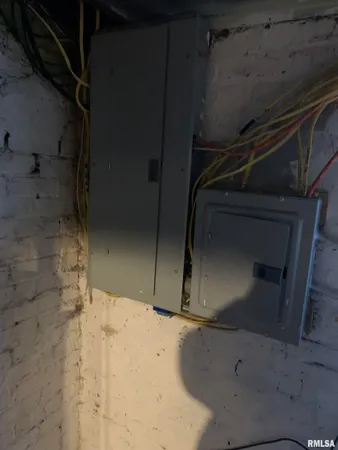 $179,000 | 412 West Broadway, Monmouth, IL 61462