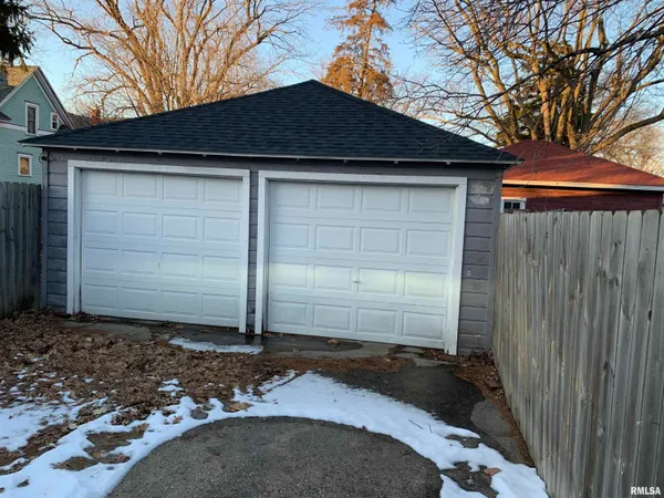 $179,000 | 412 West Broadway, Monmouth, IL 61462