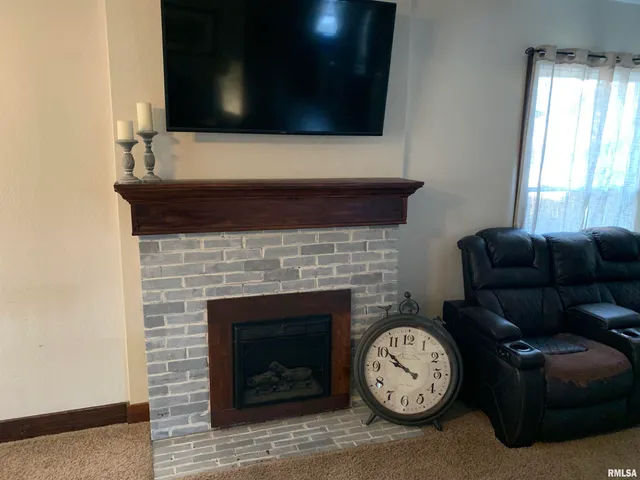 $185,000 | 412 West Broadway, Monmouth, IL 61462