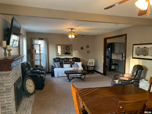 $179,000 | 412 West Broadway, Monmouth, IL 61462