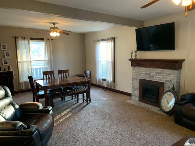 $185,000 | 412 West Broadway, Monmouth, IL 61462