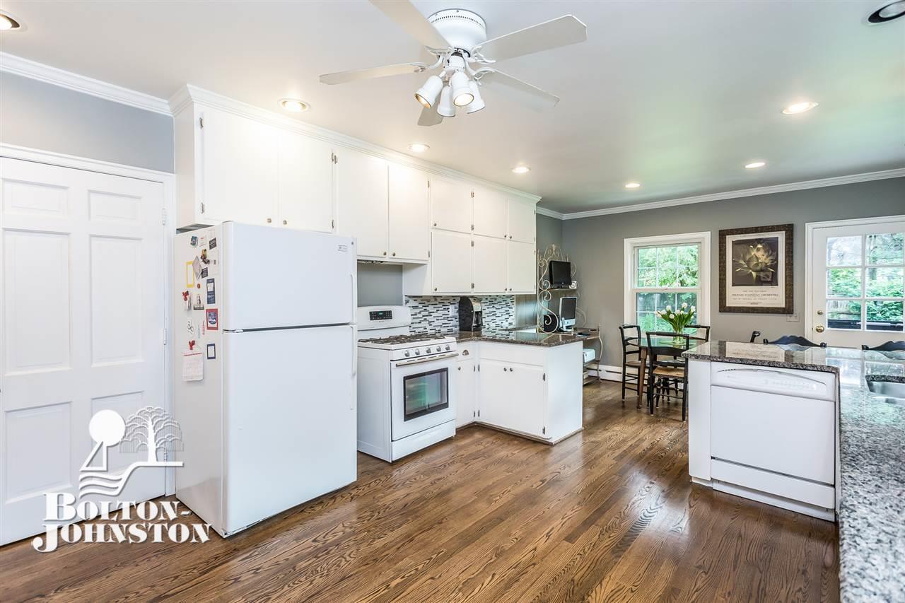 84 Merriweather Road Grosse Pointe, MI 48236 - Photo 19 of 57 31323022-18.JPG