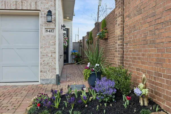 $580,000 | 8417 Water Oak Pass Drive, Houston, TX 77055