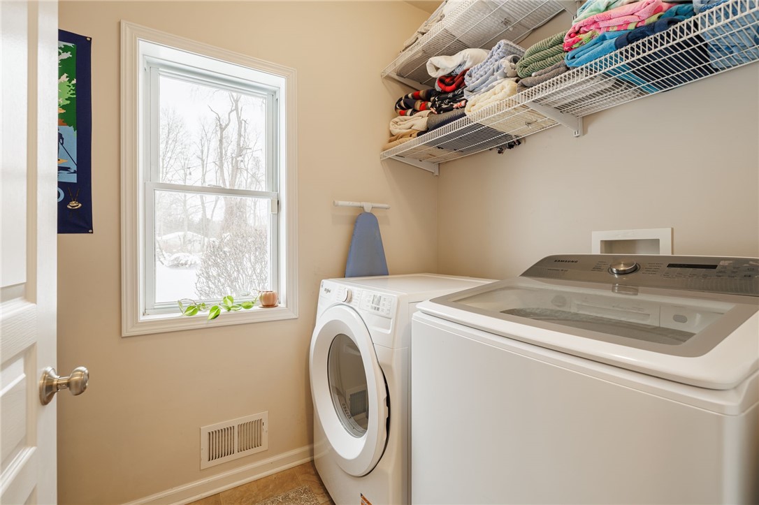 643 Kayloc Circle Webster, NY 14580 - Photo 11 of 33