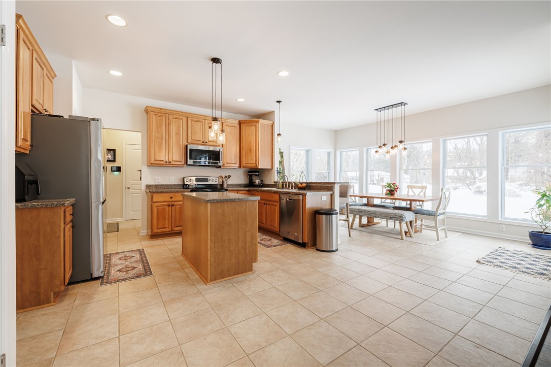 643 Kayloc Circle Webster, NY 14580 - Photo 13 of 33