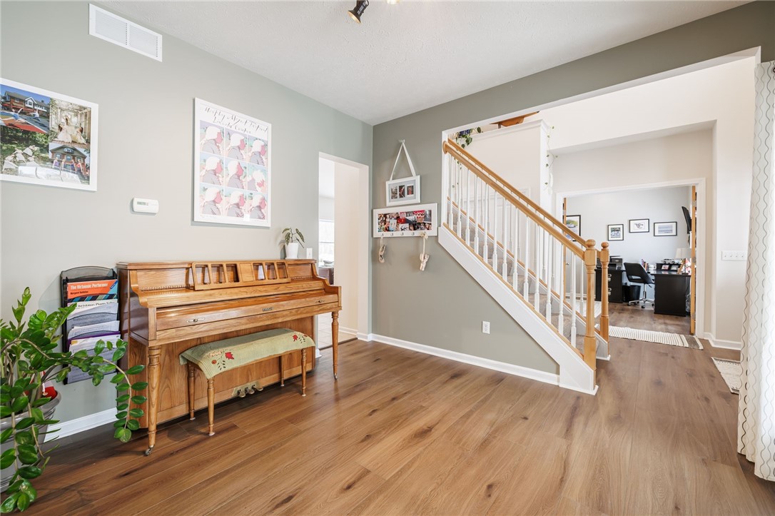 643 Kayloc Circle Webster, NY 14580 - Photo 5 of 33