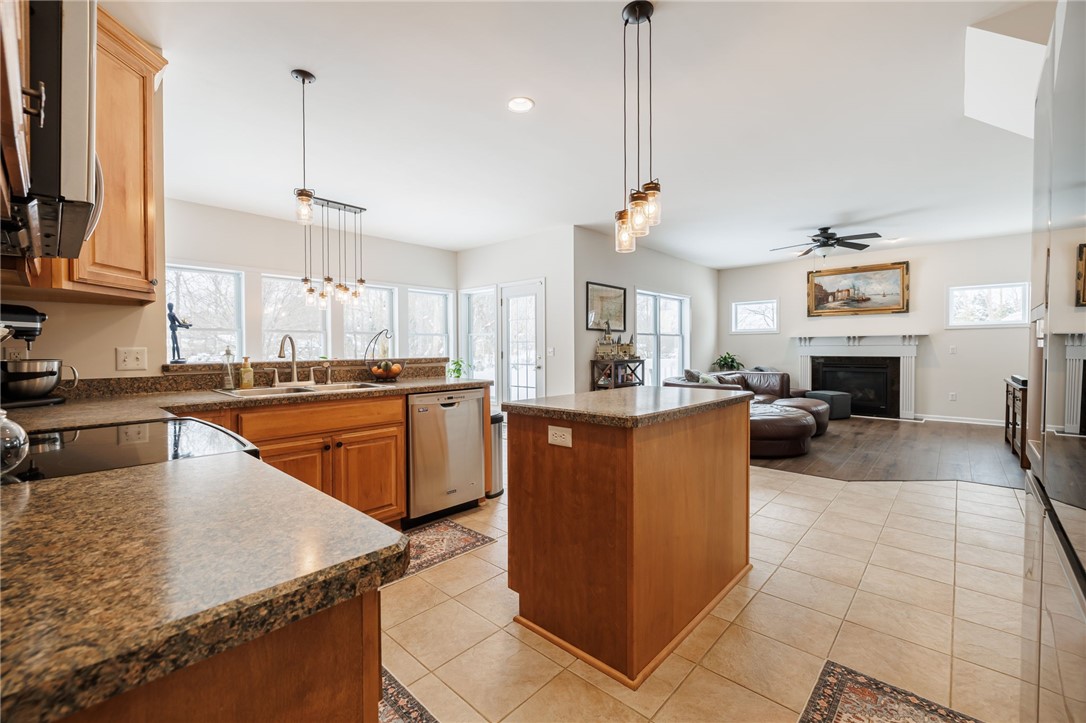 643 Kayloc Circle Webster, NY 14580 - Photo 10 of 33