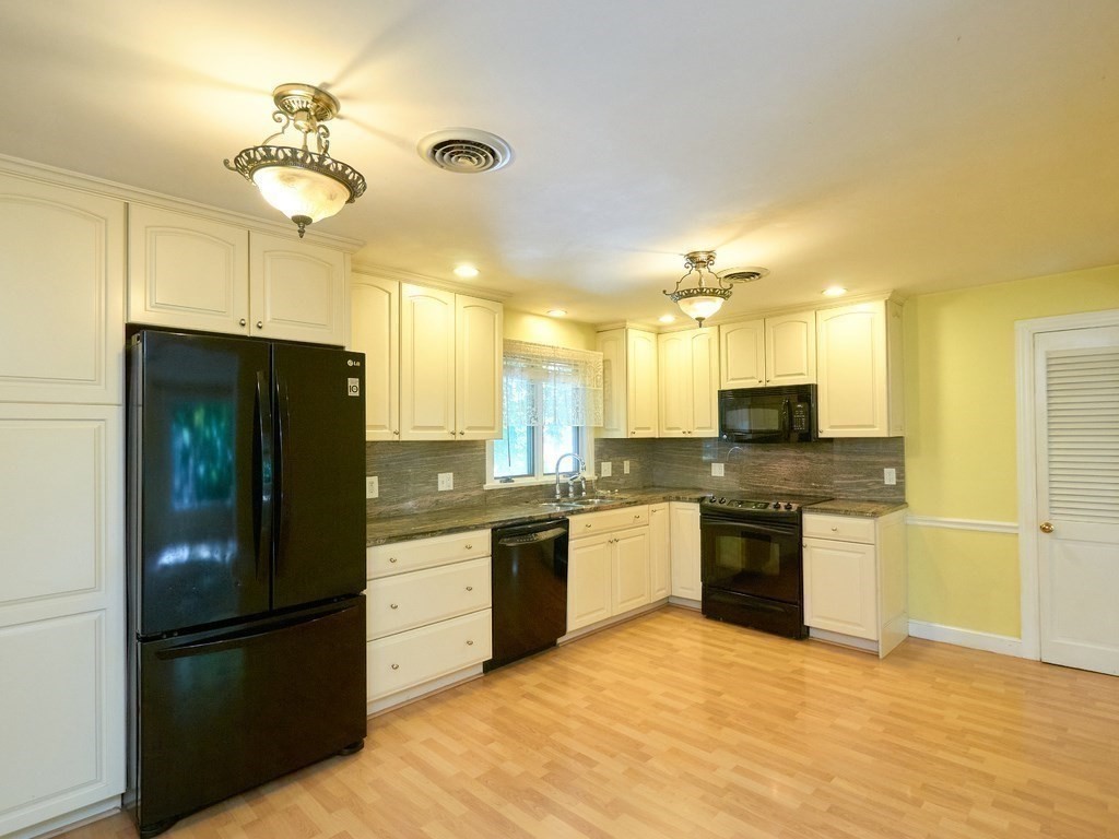 85 Wetherbee Road Waltham, MA 02453 - Photo 2 of 31 Gallery Image 2
