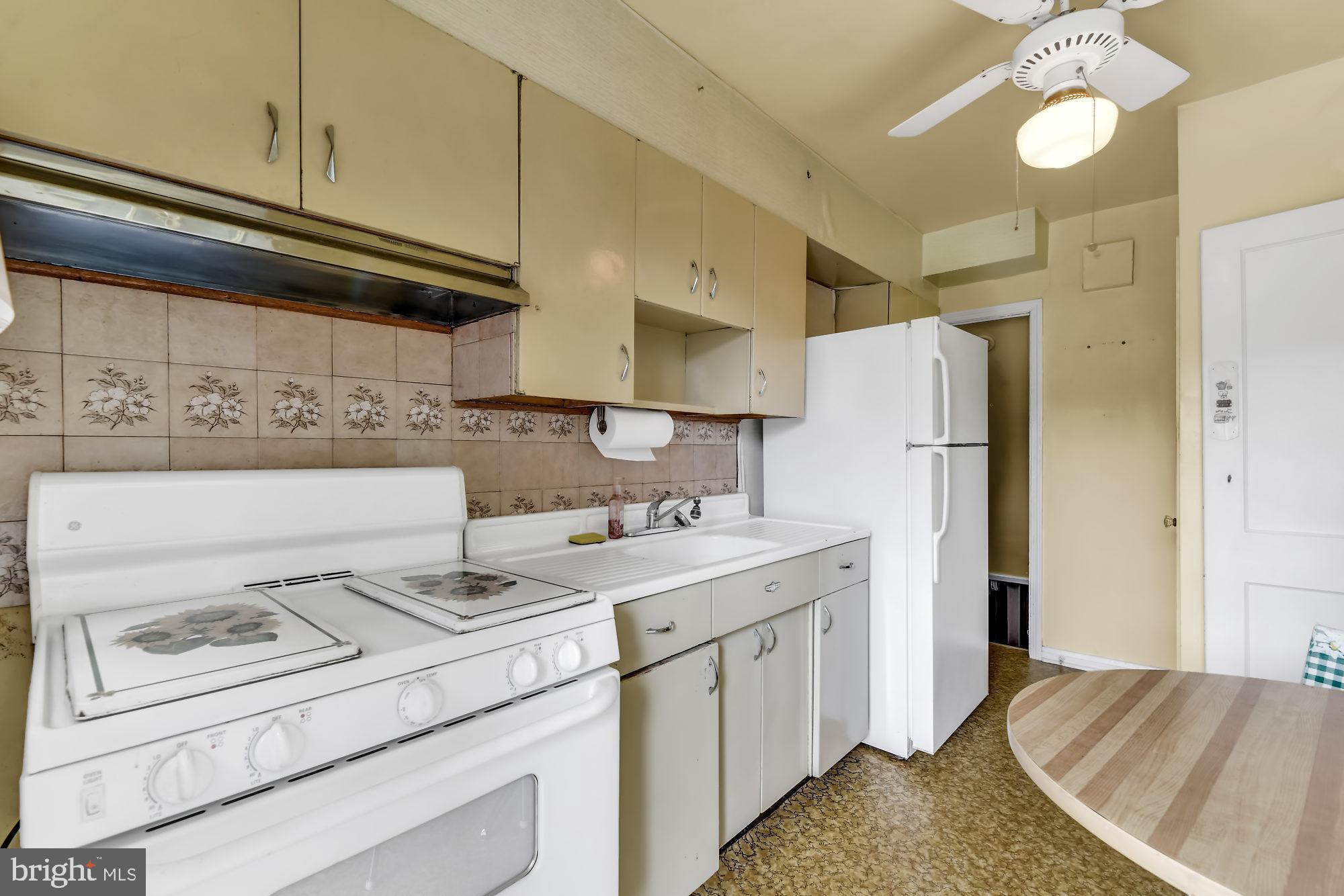 1609 Gleneagle Road Baltimore, MD 21239 - Photo 5 of 27