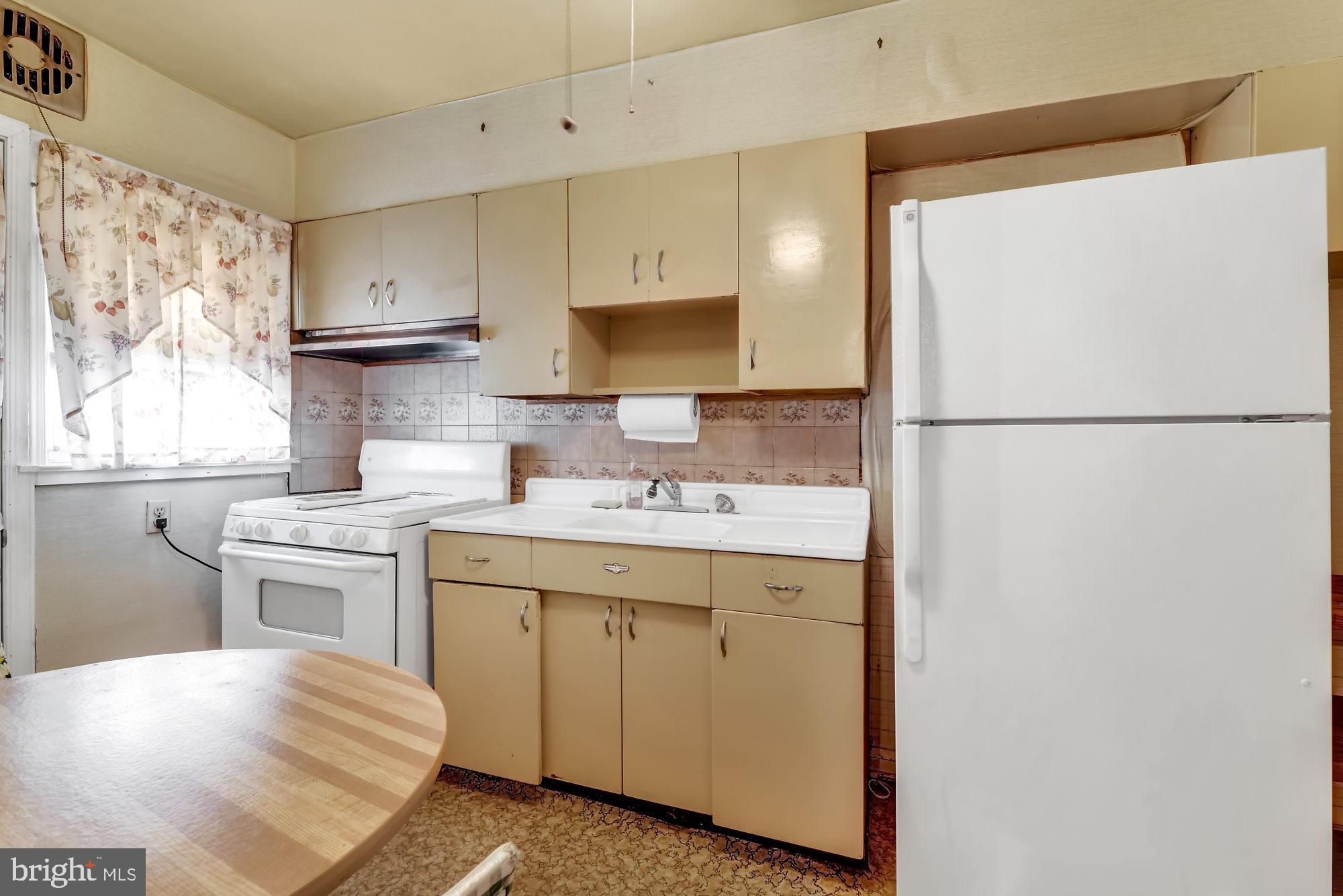 1609 Gleneagle Road Baltimore, MD 21239 - Photo 7 of 27