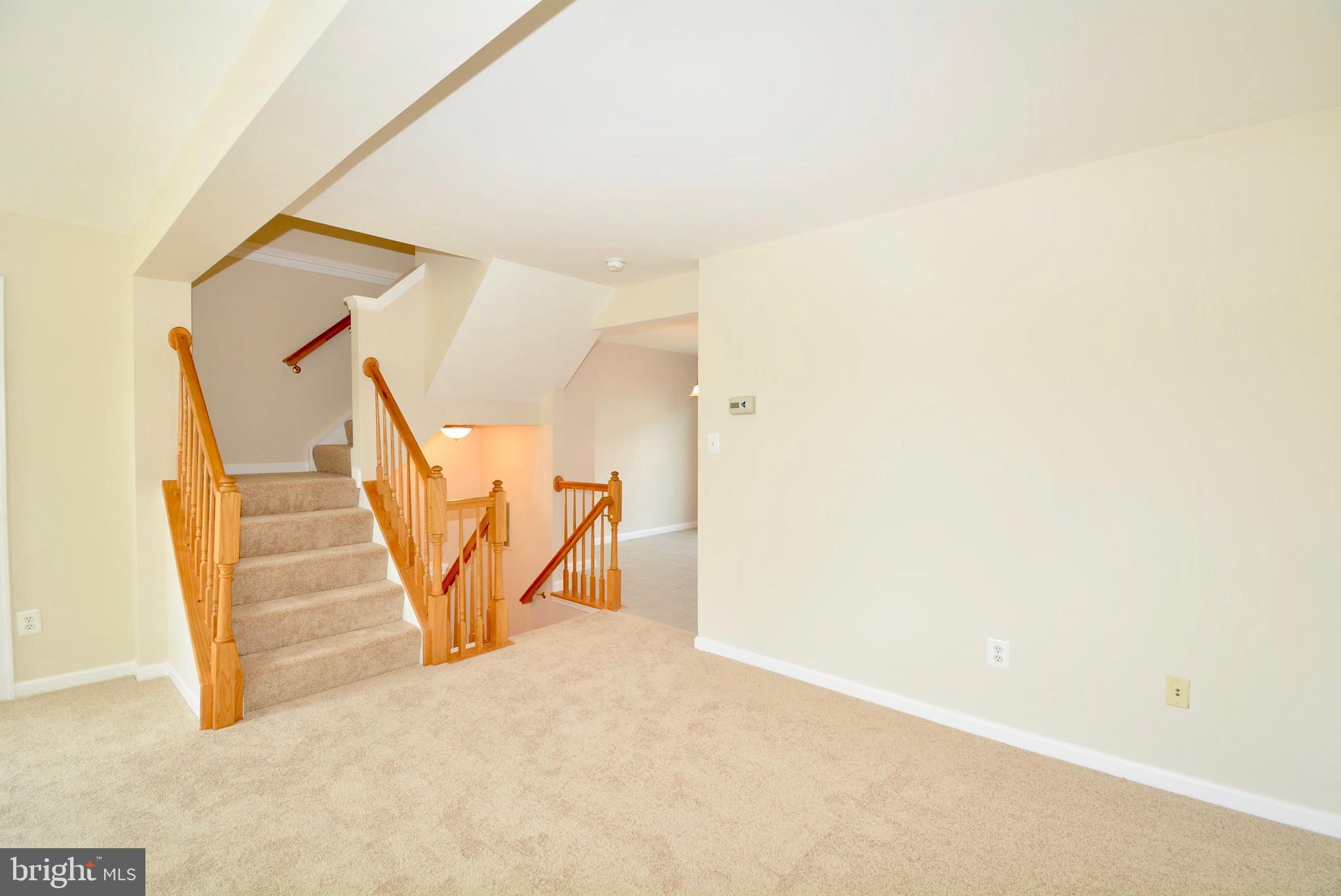 6494 Topsails Lane Springfield, VA 22150 - Photo 8 of 32 DINING ROOM TO STAIRS