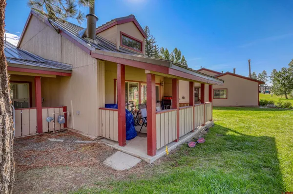a view of a house with backyard and porch