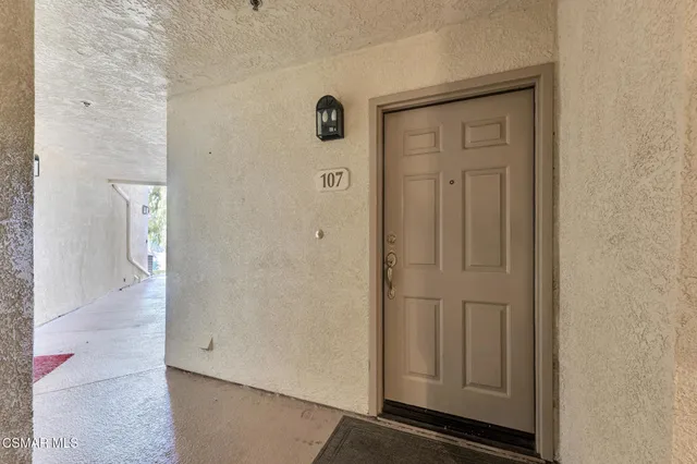 a black and white photo of a living room