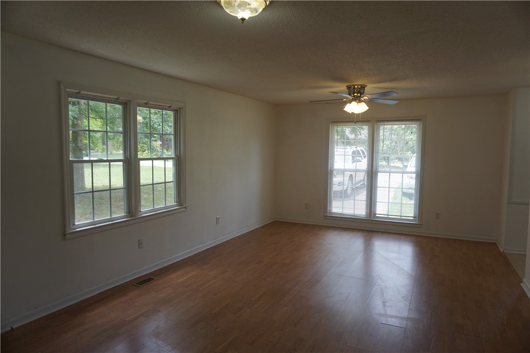 9 Ridge Court Williamston, SC 29697 - Photo 3 of 13 Gallery Image 3