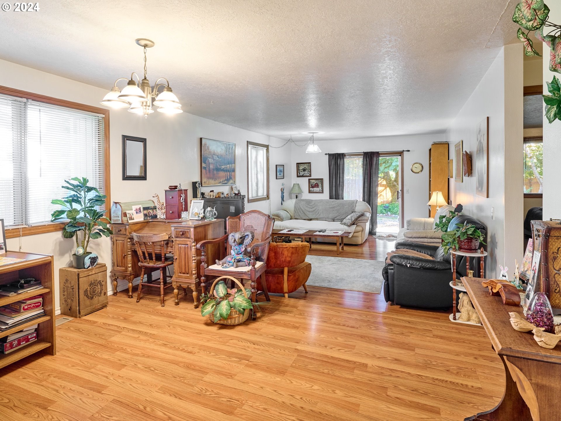 1015 Raffon Court Southeast Salem, OR 97317 - Photo 5 of 23 Gallery Image 5