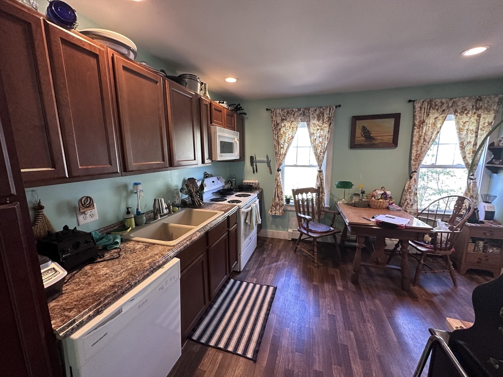 32-34 East Court Ware, MA 01082 - Photo 7 of 18 Gallery Image 7