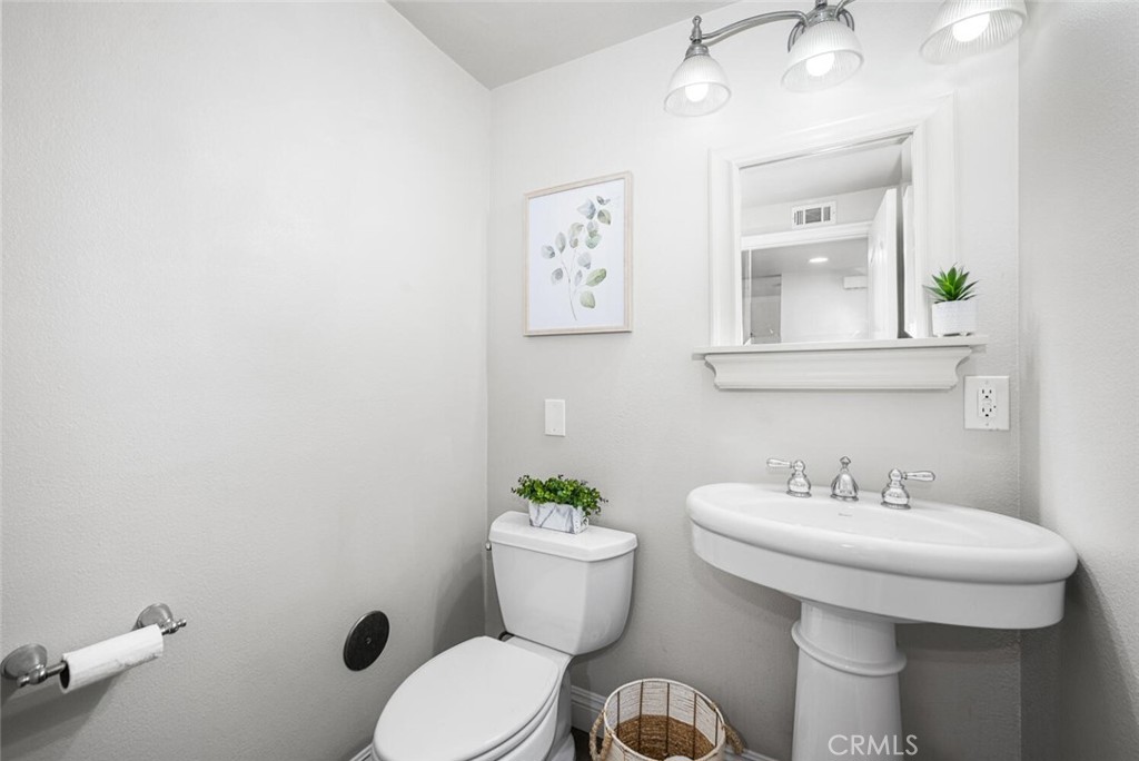 4003 Via Encinas Cypress, CA 90630 - Photo 16 of 70