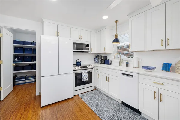 $2,200 | 70 Carroll Avenue, Unit 1009, Newport, RI 02840