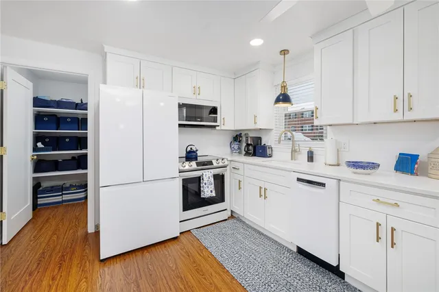 $2,200 | 70 Carroll Avenue, Unit 1009, Newport, RI 02840