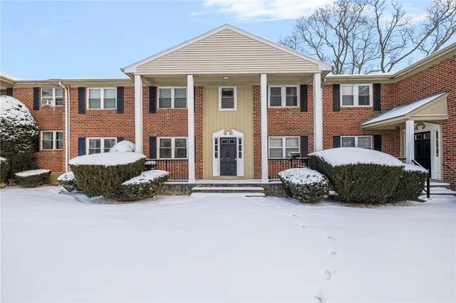 $2,200 | 70 Carroll Avenue, Unit 1009, Newport, RI 02840