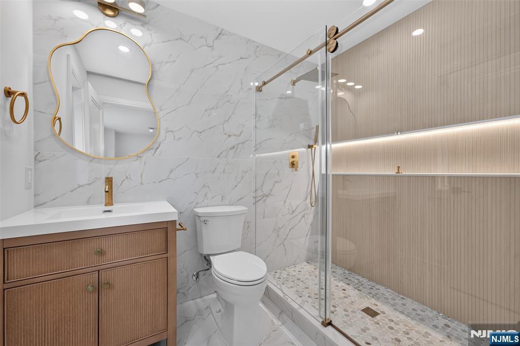85 Oliver Road Paramus, NJ 07652 - Photo 27 of 40 Gallery Image 27