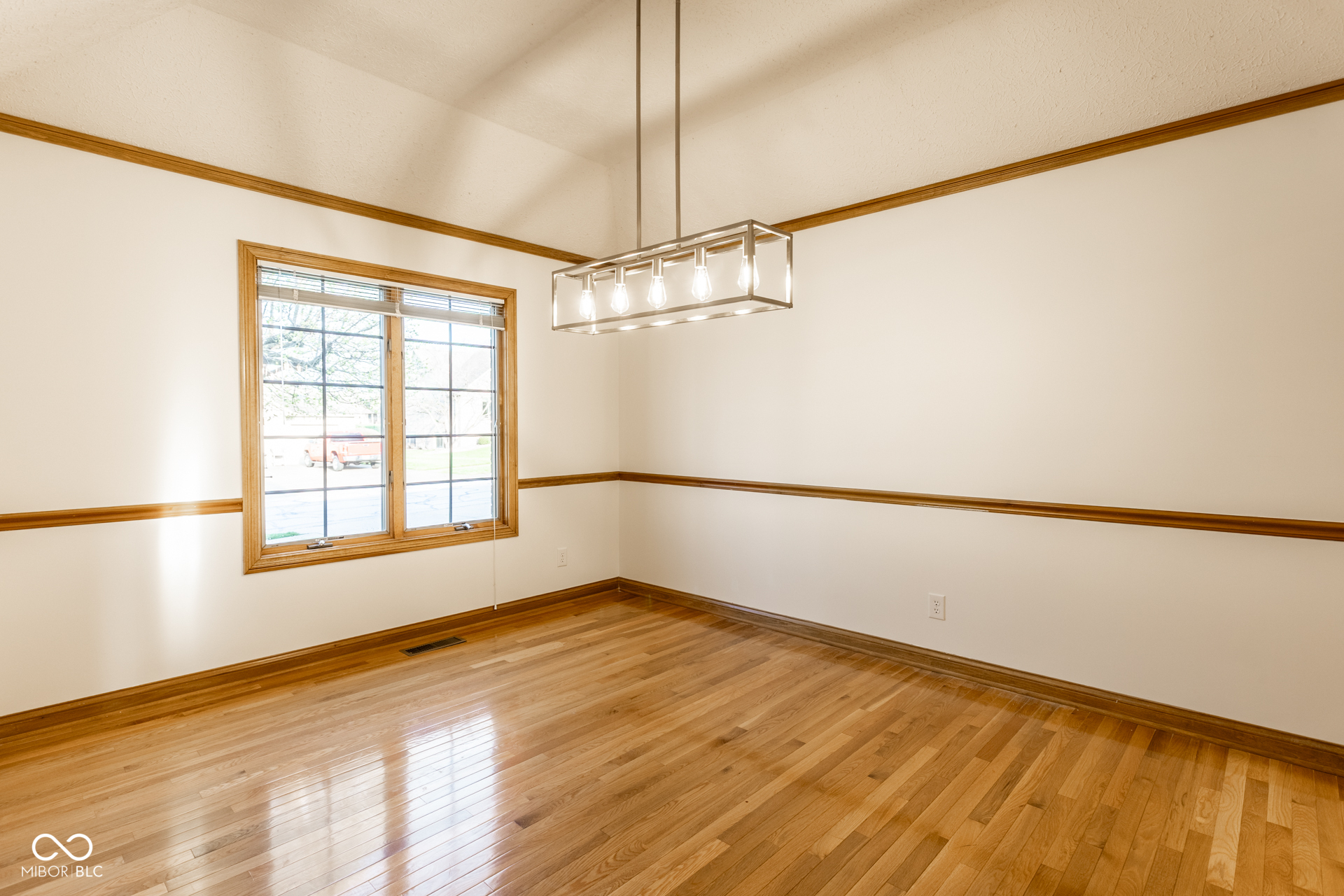 7025 Hunters Ridge Drive Plainfield, IN 46168 - Photo 9 of 35