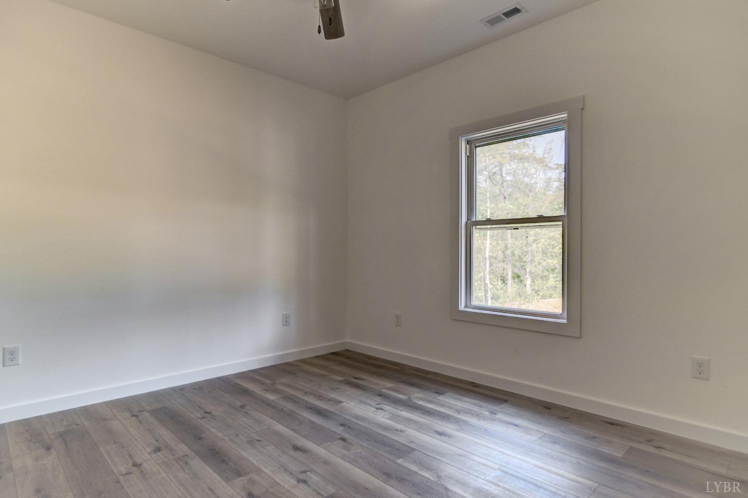 330 Bellview Road Appomattox, VA 24522 - Photo 23 of 26 an empty room with a window