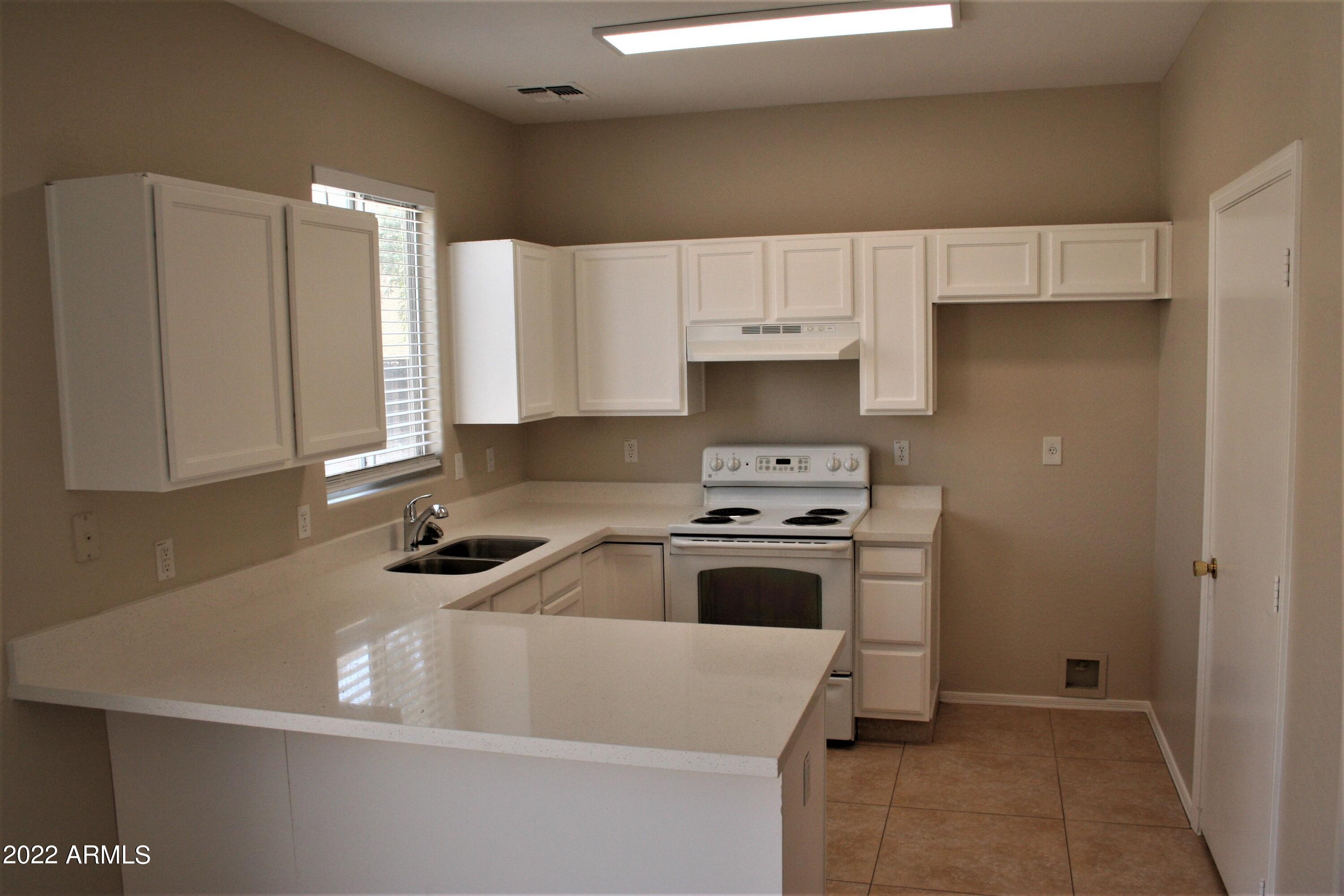 2300 East Magma Road, Unit 27 San Tan Valley, AZ 85143 - Photo 3 of 9 KItchen
