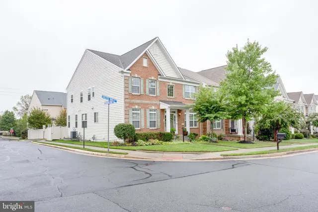 $915,000 | 25184 Crested Wheat Drive, Aldie, VA 20105