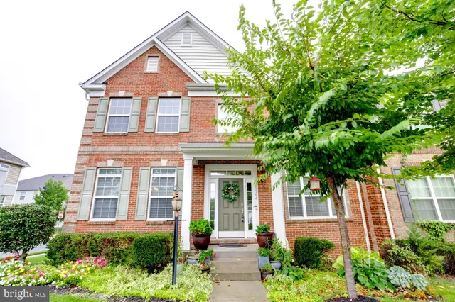 $915,000 | 25184 Crested Wheat Drive, Aldie, VA 20105