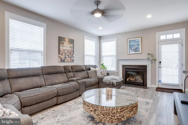 $915,000 | 25184 Crested Wheat Drive, Aldie, VA 20105