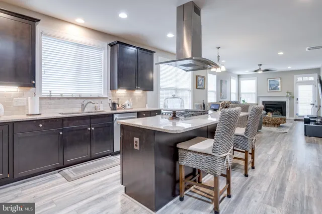 $915,000 | 25184 Crested Wheat Drive, Aldie, VA 20105