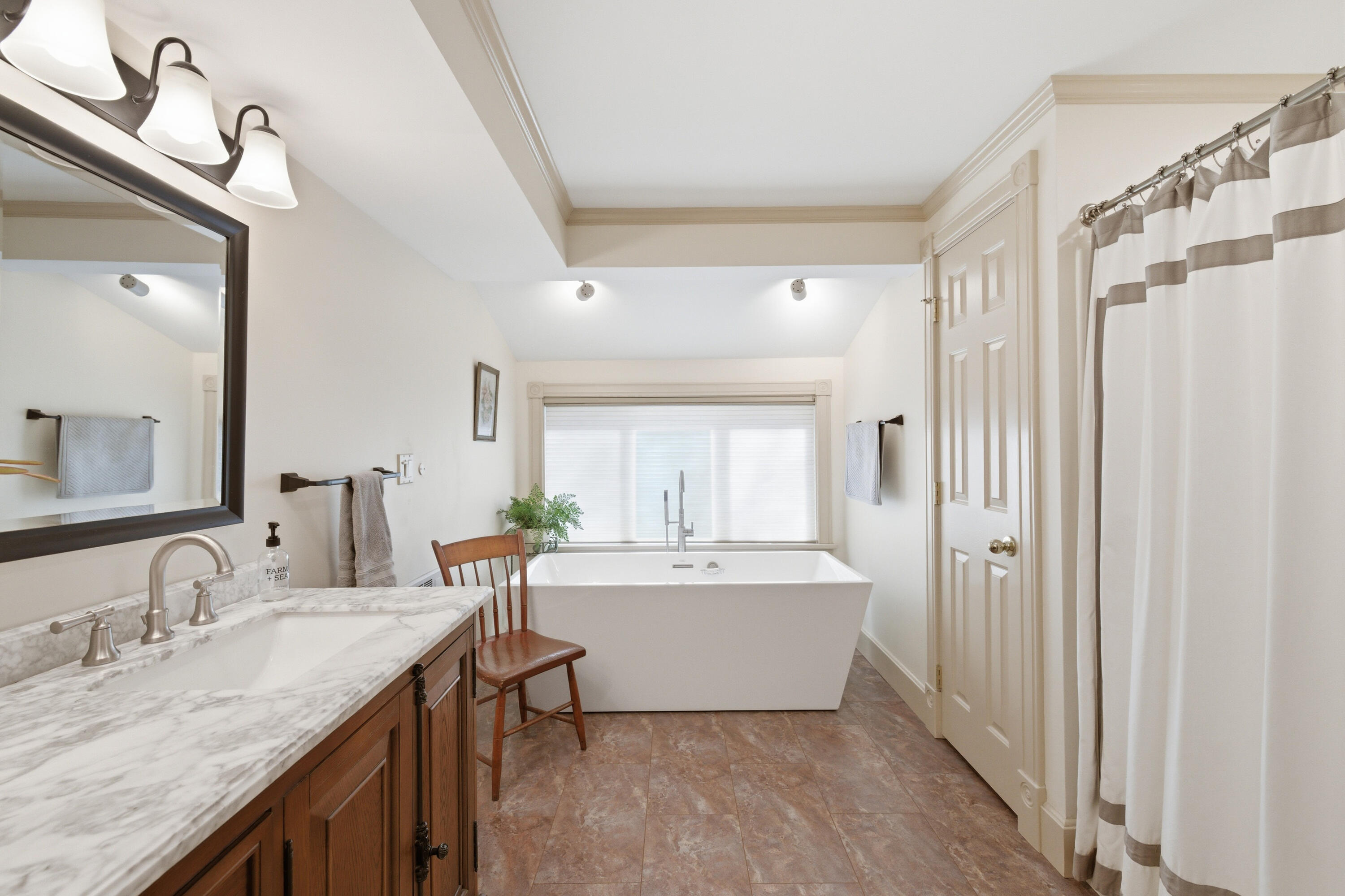 10 Longview Terrace Kennebunk, ME 04043 - Photo 32 of 44 New tub