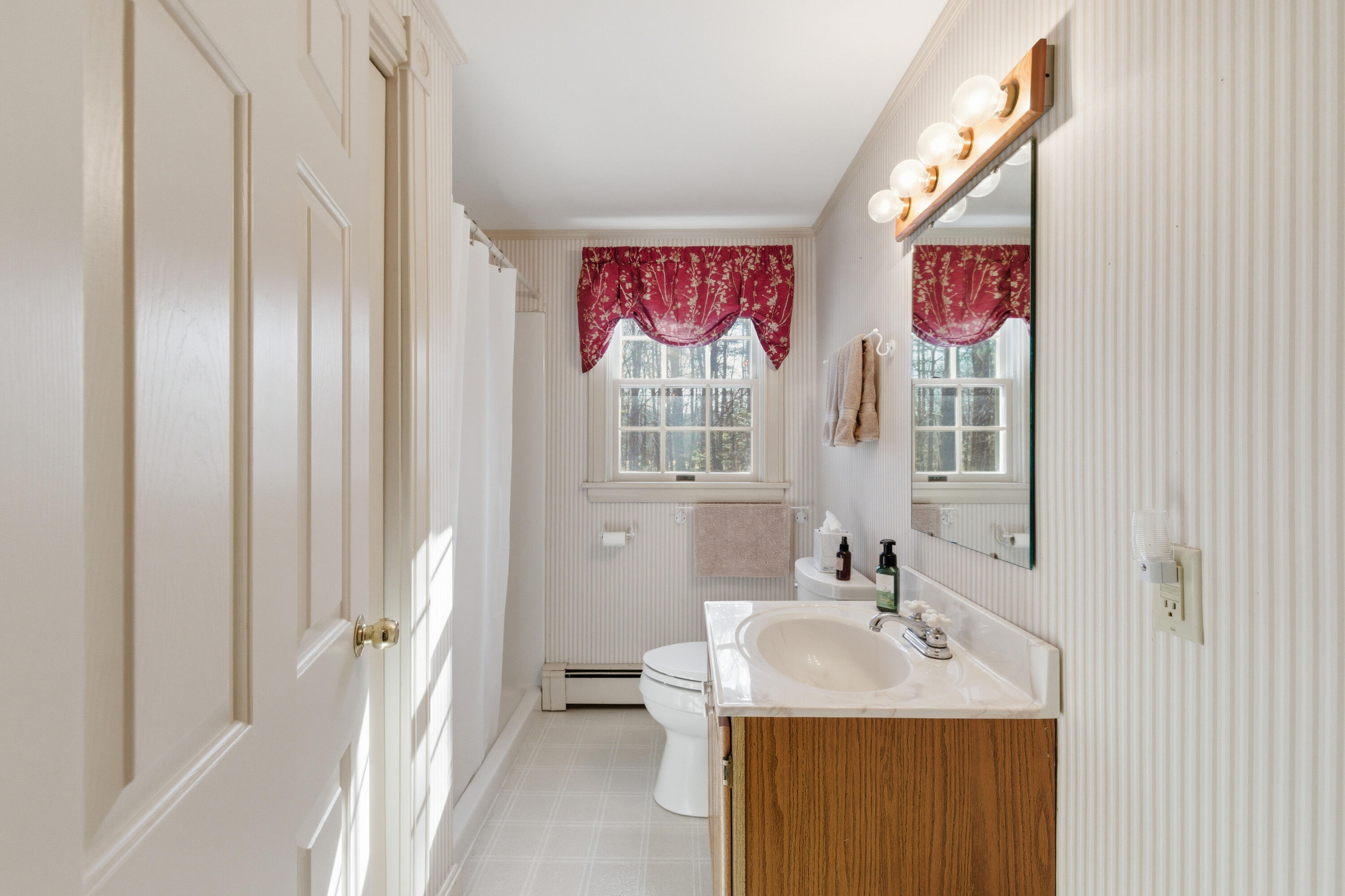 10 Longview Terrace Kennebunk, ME 04043 - Photo 35 of 44 2nd Fl full bath