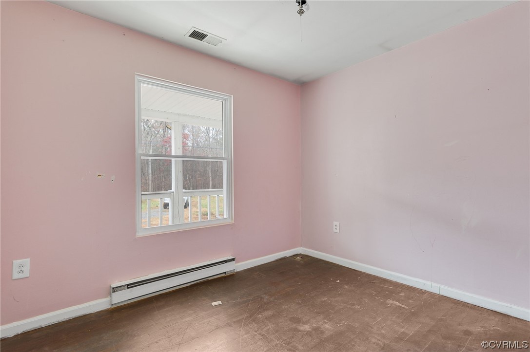 2949 Broadstreet Road Gum Spring, VA 23065 - Photo 16 of 21 an empty room with a window