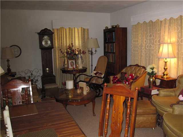 105 Grandison Road Greenfield, IN 46140 - Photo 3 of 8 Gallery Image 3