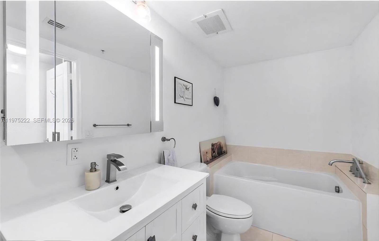 480 Northeast 30th Street, Unit 1607 Miami, FL 33137 - Photo 17 of 25 Primary Bathroom with separated shower and bathtub