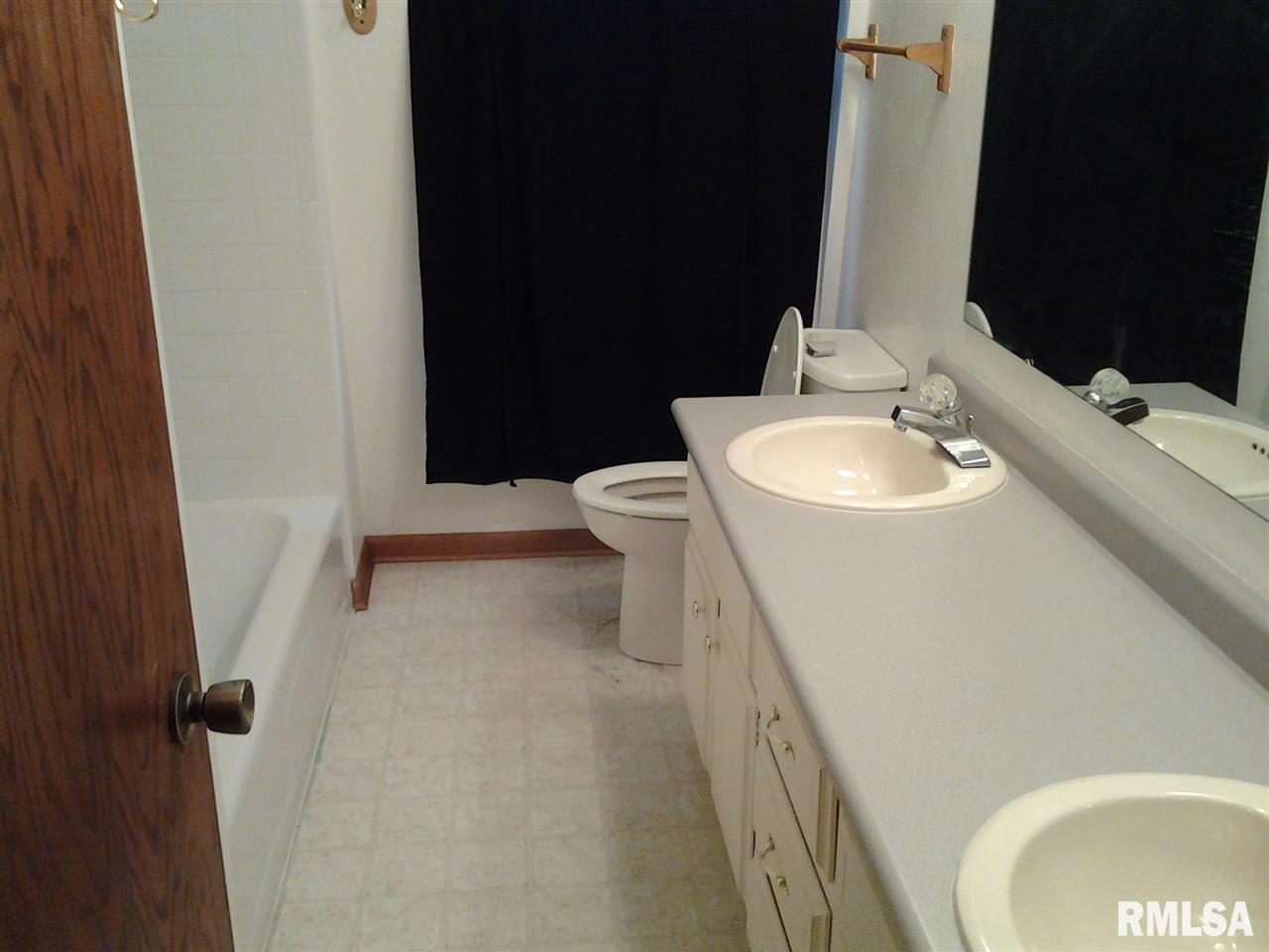 5219 Coachman Road Bettendorf, IA 52722 - Photo 11 of 15 Gallery Image 11