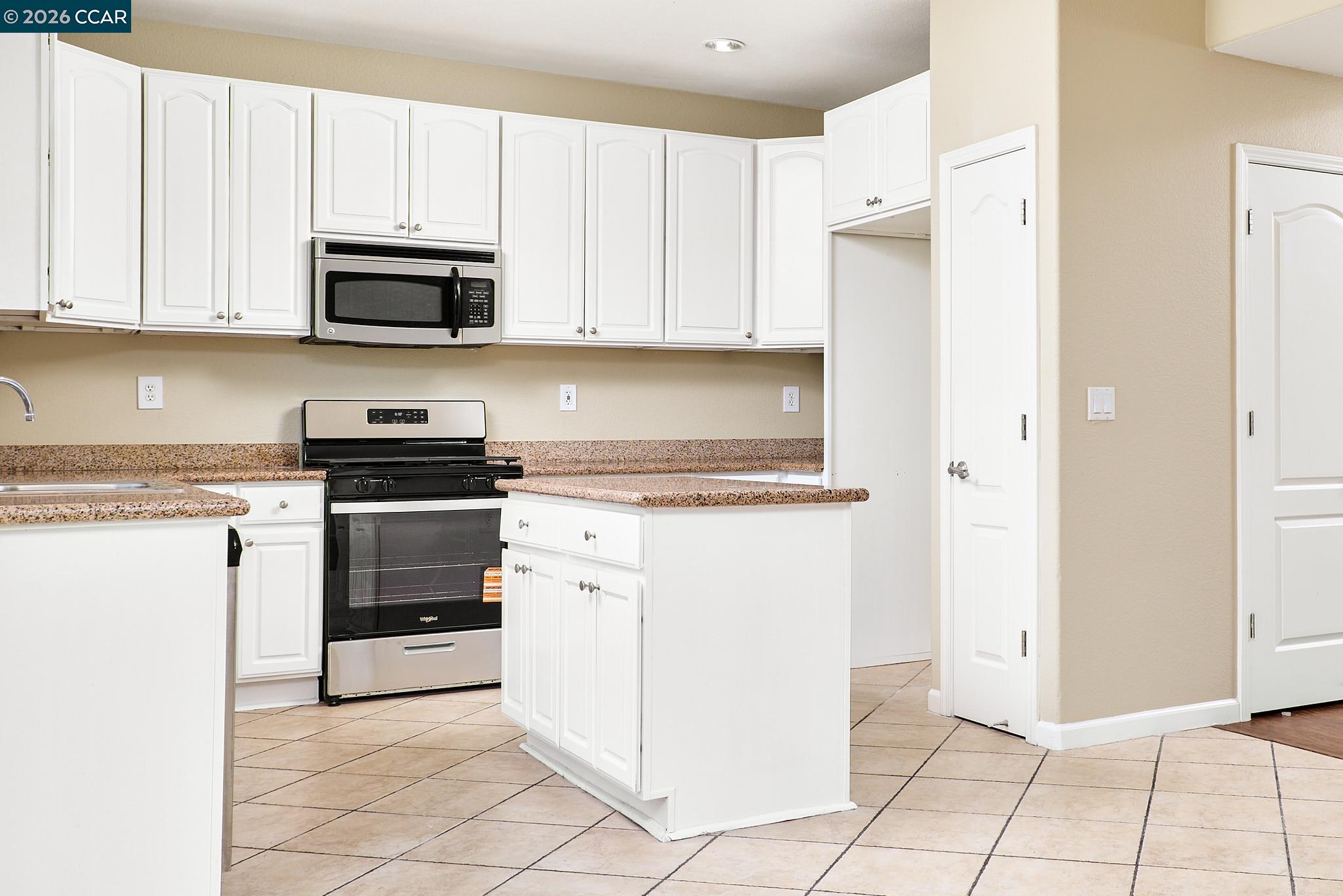 3999 Moller Ranch Way Antioch, CA 94509 - Photo 4 of 33