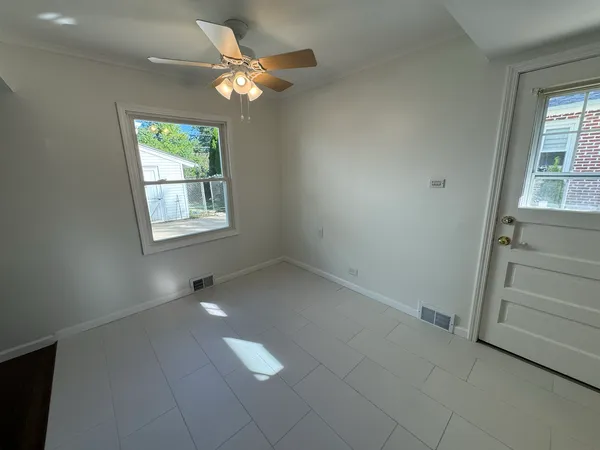 $3,200 | 709 West Glencoe Road, Palatine, IL 60067