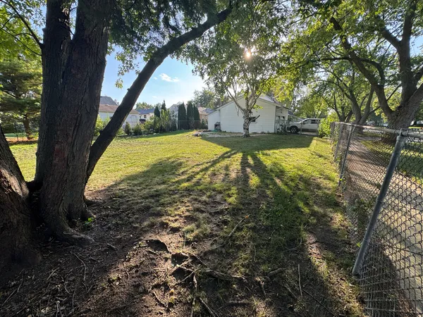 $3,200 | 709 West Glencoe Road, Palatine, IL 60067