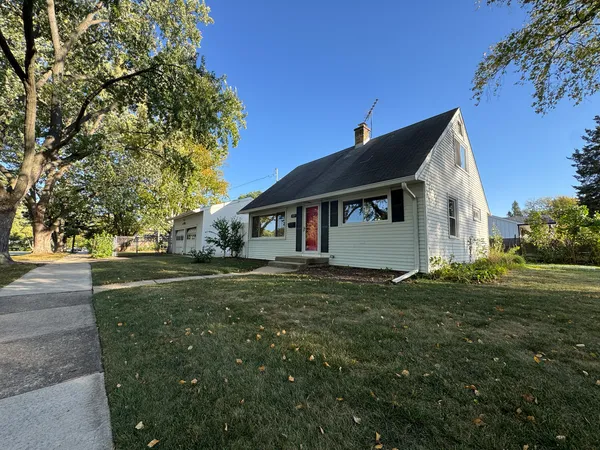 $3,200 | 709 West Glencoe Road, Palatine, IL 60067