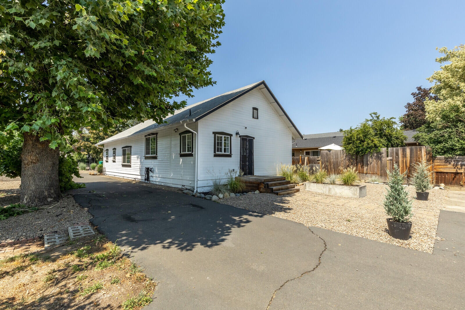 329 South Shasta Avenue Eagle Point, OR 97524 - Photo 6 of 47 07_SS_7_mls